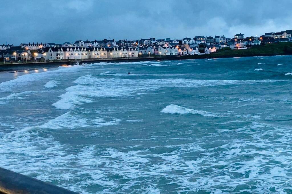 Luxurious Beach Front Apartment In Portrush Bagian luar foto